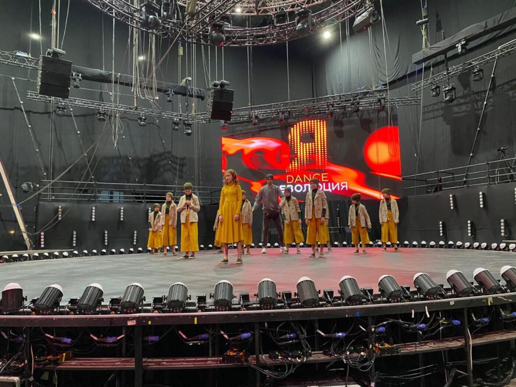 Stage Art Dance Revolution