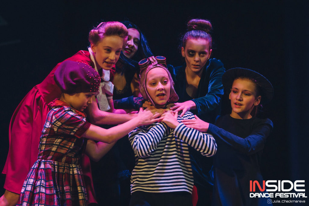 Stage Art Kids Addams Family
